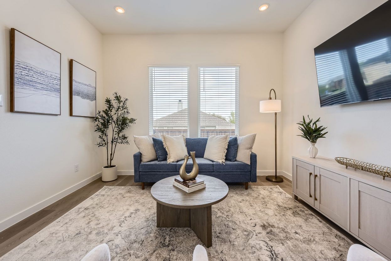 8103 Sawyer Dr - Web Quality - 005 - 08 Living Room